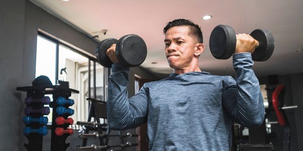 jak trening ramena
